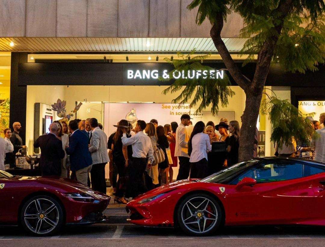 Bang & Olufsen y Ferrari 