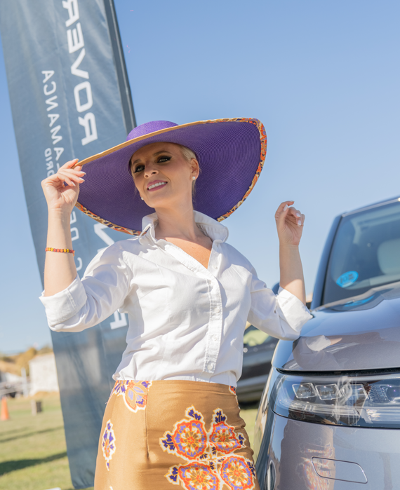 Evento de lujo Hats & Horses con SUVs de lujo en el Club de Polo Los Mariachis
