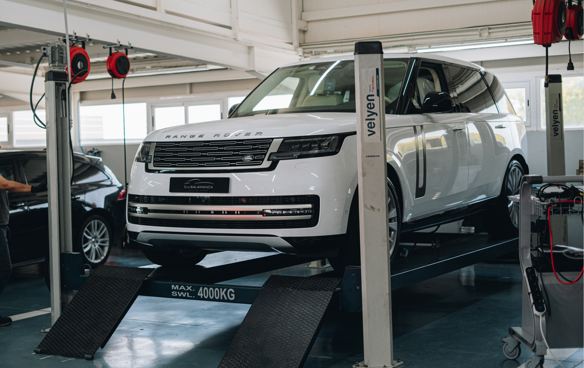 Range Rover en taller oficial Land Rover C. de Salamanca 