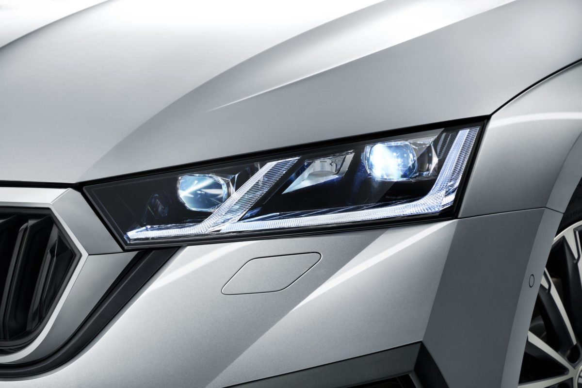 Faros con luces adaptativas